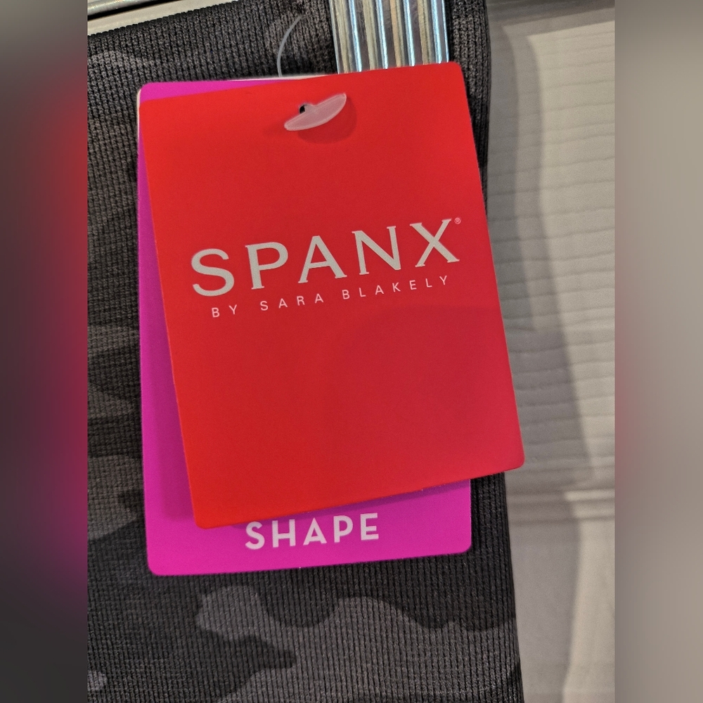 Spanx Cropped Camo Sz XL Leggings - Picture 9 of 9